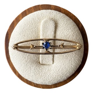 Antique Edwardian 10k Yellow Gold Bar Pin Brooch With Blue Stone-Floral Leaf Motifs For Sale