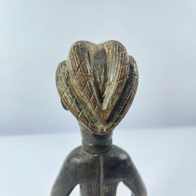 African Early 20th Century Anyi Attye Standing Female Figure Côte d'Ivoire For Sale - Image 3 of 6