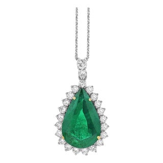 15 Ct Pear Hydro Emerald & 4 Ct Diamond Pendent/Necklace 18 Kt White Gold For Sale