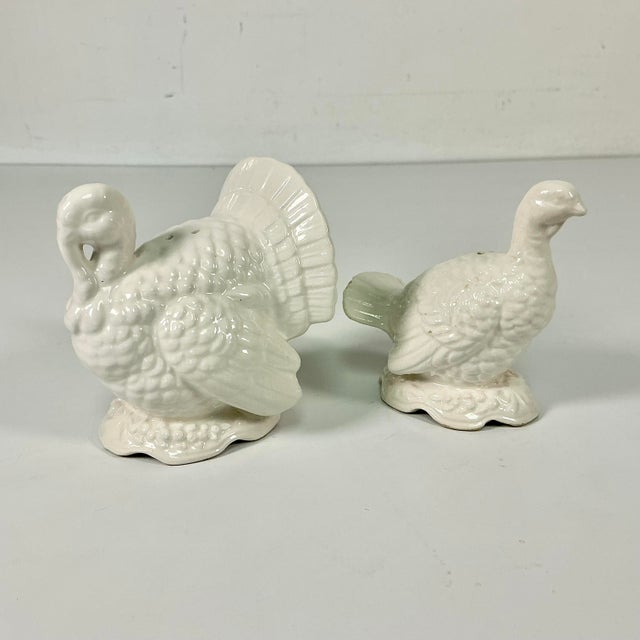 1980s Vintage Arts & Crafts Americana Ceramic Thanksgiving Turkey Salt & Pepper Shakers - A Pair For Sale - Image 6 of 15
