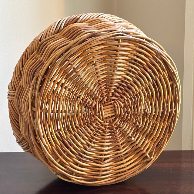 Tan Vintage French-Style Basket W/ Twisted Rim and Double Handles For Sale - Image 8 of 12