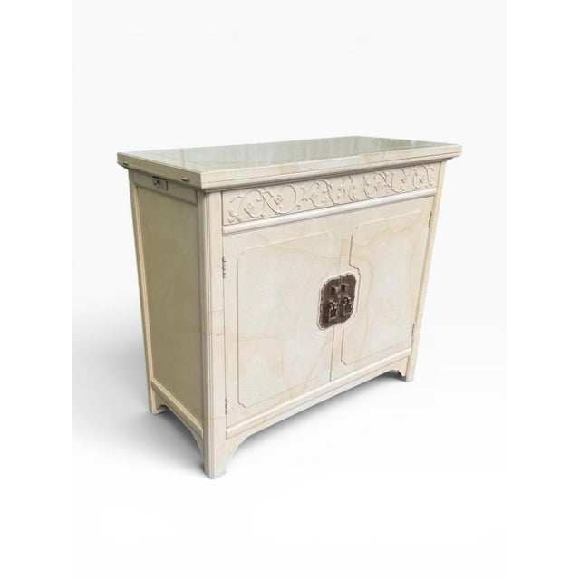 1970s 1970s Henredon “Scene Ii” Hollywood Regency Buffet Server – Faux Goatskin Lacquer, Flip-Top Design For Sale - Image 5 of 14