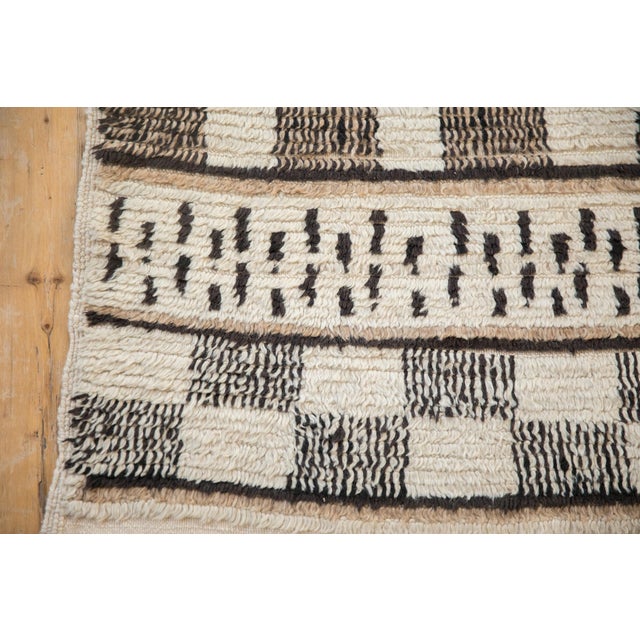 Textile Vintage Moroccan Carpet - 4'10" X 7'9" For Sale - Image 7 of 12