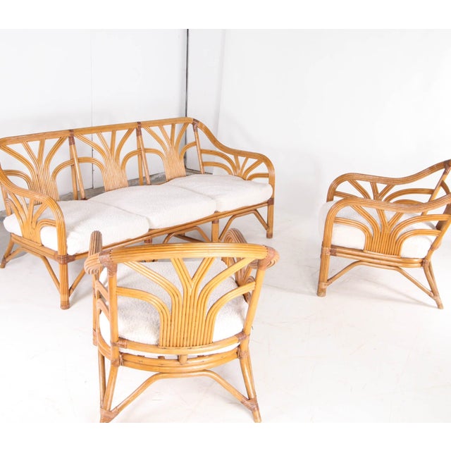 Stunning 1970s rattan lounge set comprising a sofa and two armchairs. Featuring a palm leaf motif, this set is captivating...