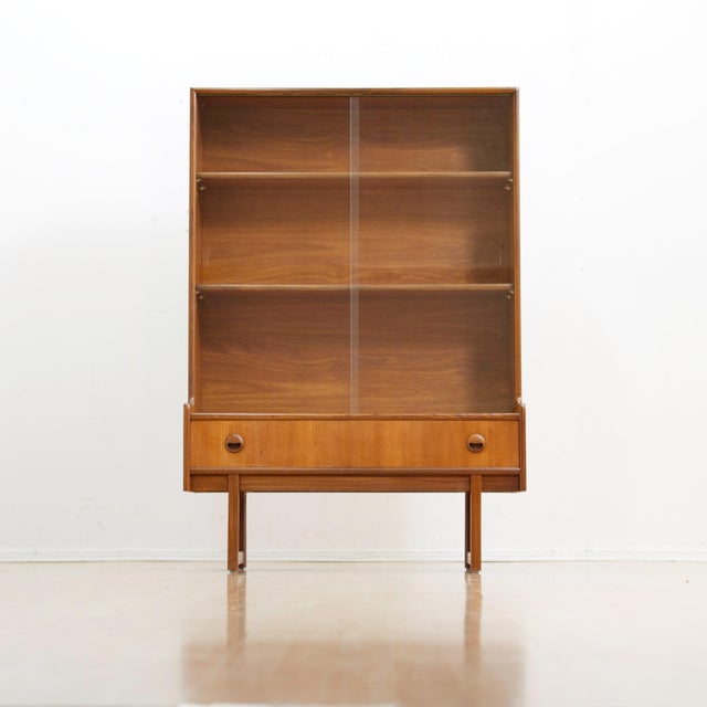 Mid Century Teak China Display Cabinet by Turnidge of London For Sale - Image 4 of 10