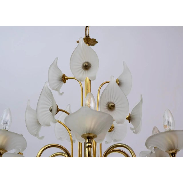 1970s Mid-Century Murano Lattimo and Brass Chandelier, Italy, 1970s For Sale - Image 5 of 9