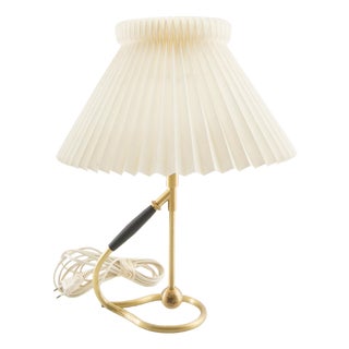Vintage Model 306 Table Lamp in Brass and Paper by Kaare Klint for Le Klint, Denmark, 1950 For Sale