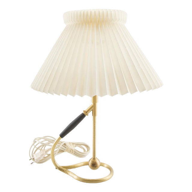Vintage Model 306 Table Lamp in Brass and Paper by Kaare Klint for Le Klint, Denmark, 1950 For Sale