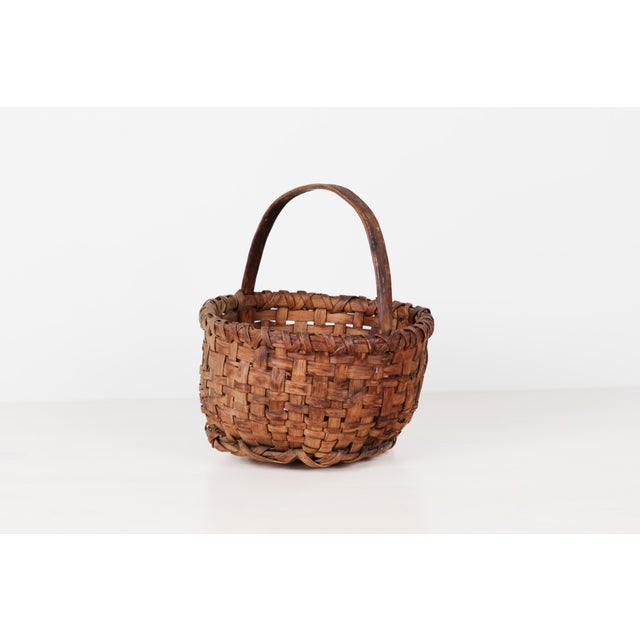 Late 20th Century Late 19th to Early 20th Century Hand-Woven American Splint Gathering Basket For Sale - Image 5 of 11