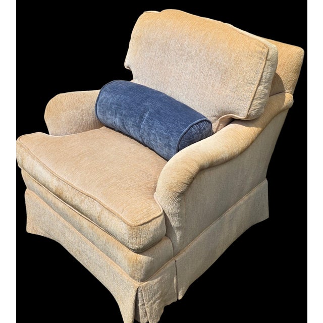 Henredon Pair of Henredon Custom Folio Collection English Roll-Arm Lounge Chairs With Matching Ottoman, Late 20th Century For Sale - Image 4 of 14