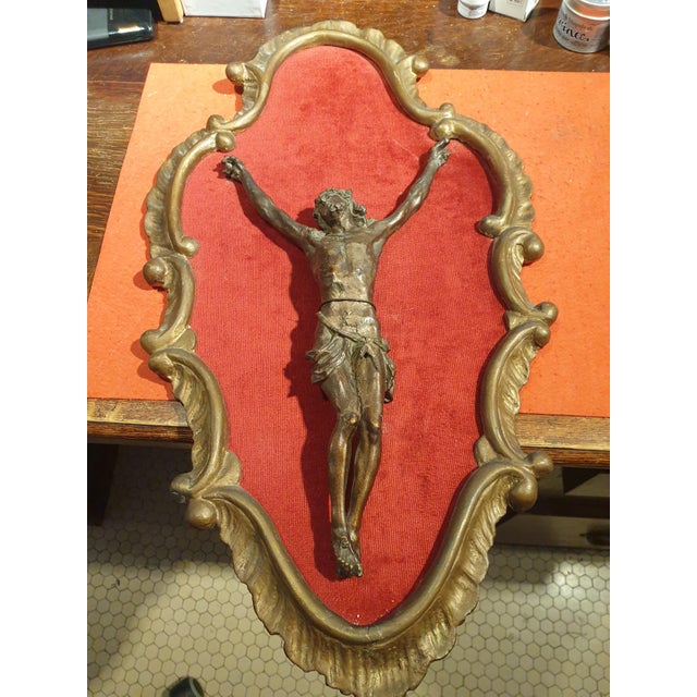 Clay Sculpture of the Crucified Christ Covered with Bronze Foil in Baroque Frame, Tuscany, 1895 For Sale - Image 4 of 7
