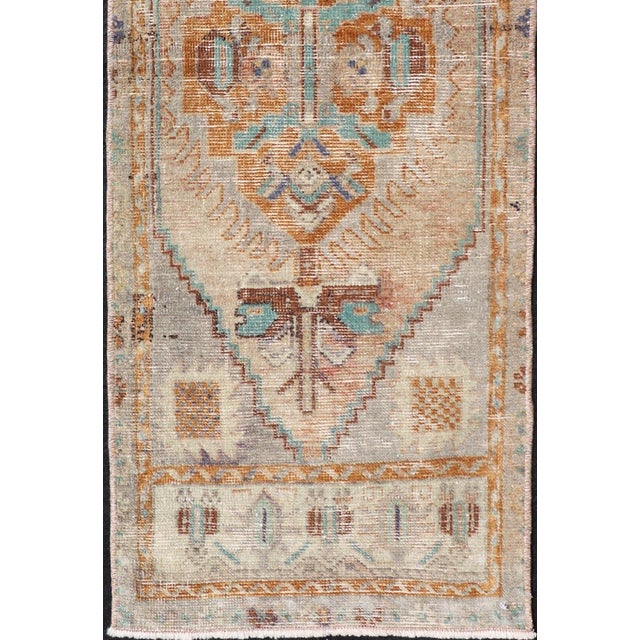 Vintage Turkish Oushak Rug With All-Over Sub-Geometric Medallion Design For Sale In Atlanta - Image 6 of 8
