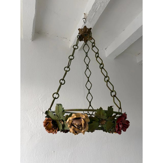 Big Vibrant Roses & Leaves Circular Tole Wrought Iron Chandelier, C 1930 Italy For Sale - Image 4 of 11