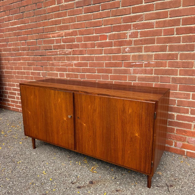Mid 20th Century Mid 20th Century Carlo Jensen for Hundevad & Co. Danish Modern Rosewood Credenza, Attributed For Sale - Image 5 of 12