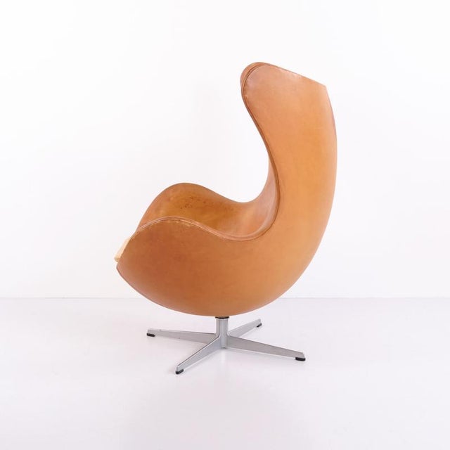 Egg Chair in Original Natural Leather by Arne Jacobsen for Fritz Hansen, 1950s For Sale - Image 3 of 14