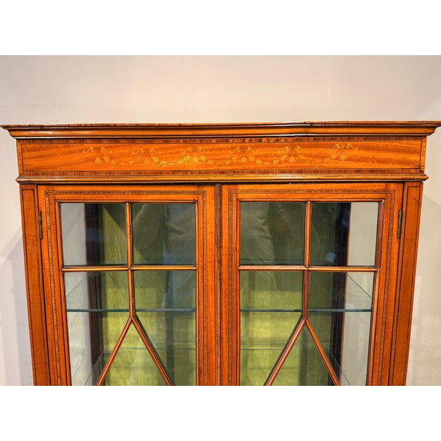 19th Cantury Sheraton-Style Mahogany Inlaid Curio Cabinet For Sale - Image 9 of 10