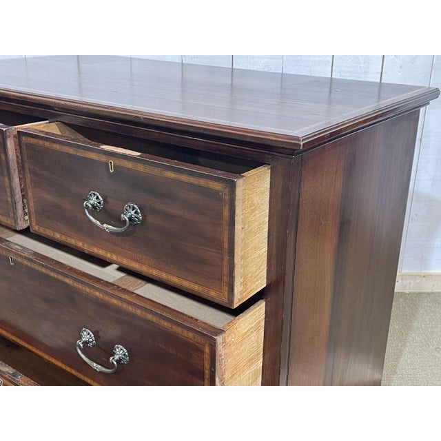 Early 20th Century English Mahogany Chest of Drawers For Sale - Image 10 of 17