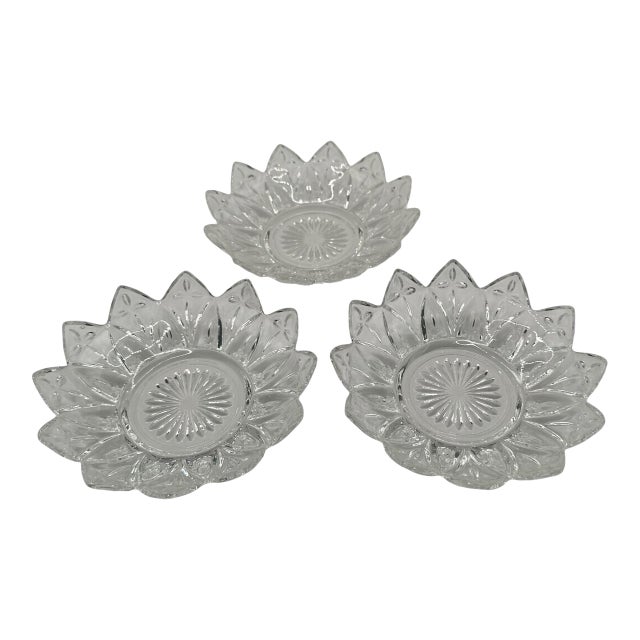 Vintage Pressed Glass Fruit Bowls in 'Petal' Pattern by Federal Glass Company - A Set of 3 For Sale