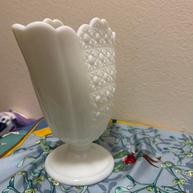 Vintage Fenton Style Milk Glass Fan Vase Daisy and Button White Pedestal Scalloped MCM For Sale In Minneapolis - Image 6 of 8