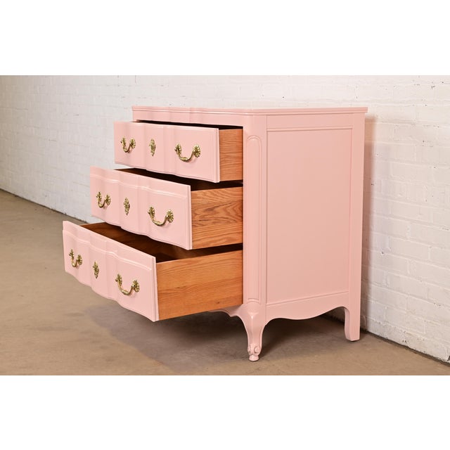 John Widdicomb French Provincial Louis XV Pink Lacquered Commode or Chest of Drawers, Newly Refinished For Sale In South Bend - Image 6 of 15