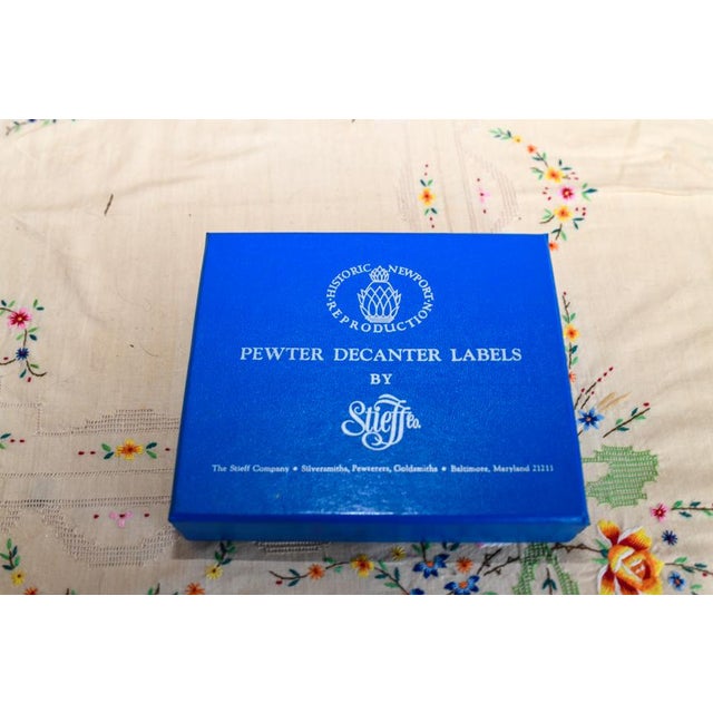 English 1970s Stieff Pewter Decanter Labels Historic Newport Reproduction in Original Box For Sale - Image 3 of 7