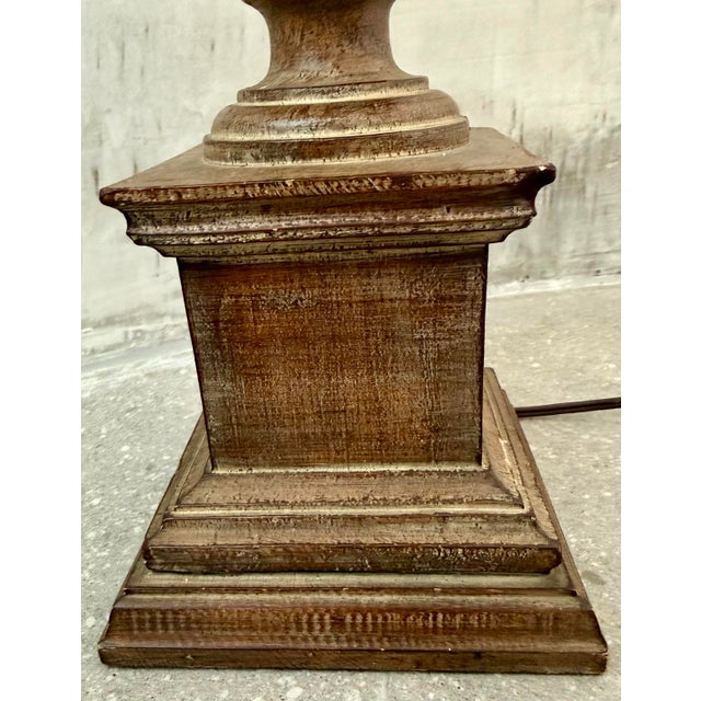 Neoclassical-Style Faux Wood Urn Table Lamp, Detailed Baluster Pedestal & Contrasting Opaque Black Drum Shade For Sale - Image 4 of 11