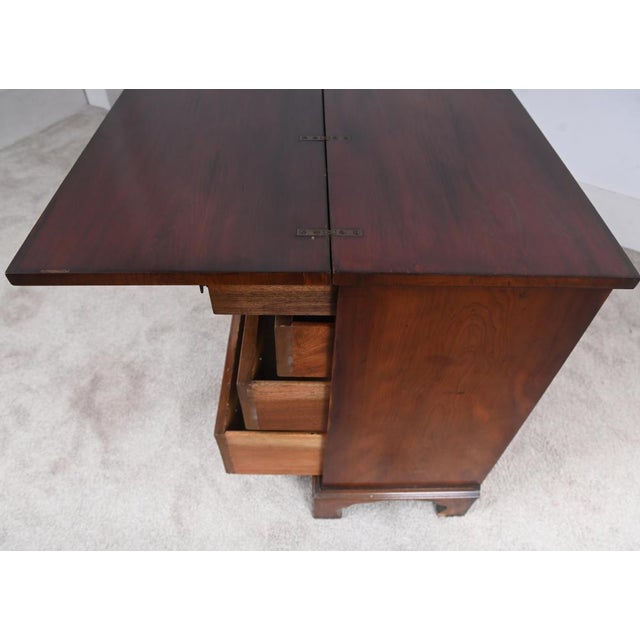 Brown Georgian Revival Yew Bachelor's Chest of Drawers with Flip Top, 1920s For Sale - Image 8 of 11