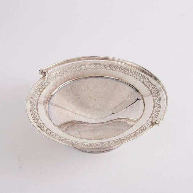 1930s Art Deco Silver-Plated Handled Tazza with a Geometric Design Border, United Kingdom, 1930s For Sale - Image 5 of 8