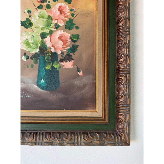 Green 1970s Vintage Floral Still Life - Green & Pink Roses in Vase Oil on Canvas Painting by Bindi For Sale - Image 8 of 10