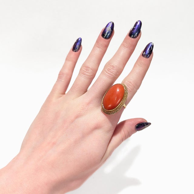Mid-Century 18k Gold & 24.5 Ct Japanese Red/Orange Coral Cabochon Cocktail Ring For Sale - Image 4 of 12