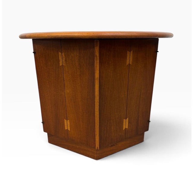 Lane Furniture Mid-Century Modern Lane Acclaim Round Walnut Side Tables - Set of 2 - Refinished For Sale - Image 4 of 7