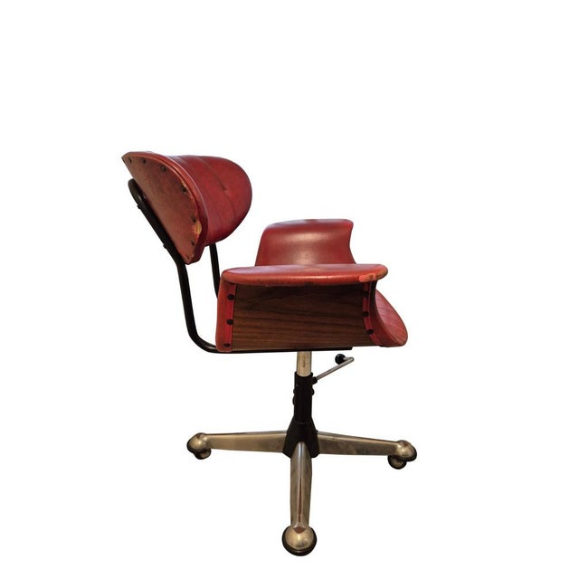 Elegant Italian swivel office chair from the 1950s, attributed to Gastone Rinaldi for Rima. This model is highly...