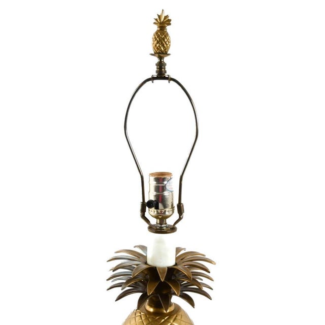 Hollywood Glam Brass Pineapple Table Lamp – Mid‑Century Style Sculptural Accent Lamp For Sale - Image 4 of 7