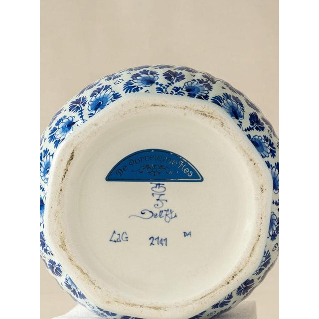 Royal Delft Blue & White Ceramic Table Lamp with New Green Ikat Shade For Sale - Image 10 of 11