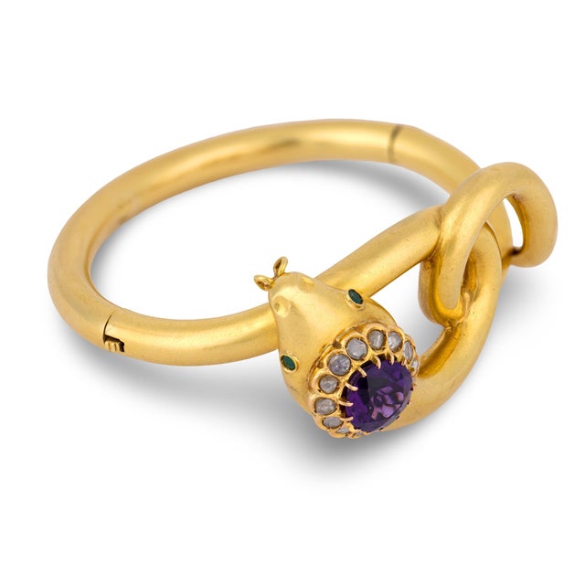 Art Deco 1930s Art Deco Amethyst Diamond Emerald 18k Yellow Gold Snake Bangle For Sale - Image 3 of 5
