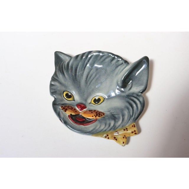 Set of Three Hand Painted Vintage Italian Ceramic Wall-Mounted Decorative Plates - Pinocchio, Cat and Pig For Sale - Image 13 of 16