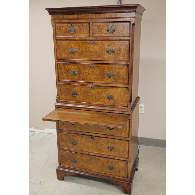 Early 20th Century English Georgian Revival Burl Elm Wood Tall Chest With Slide, C. 1900–1920 For Sale - Image 5 of 13