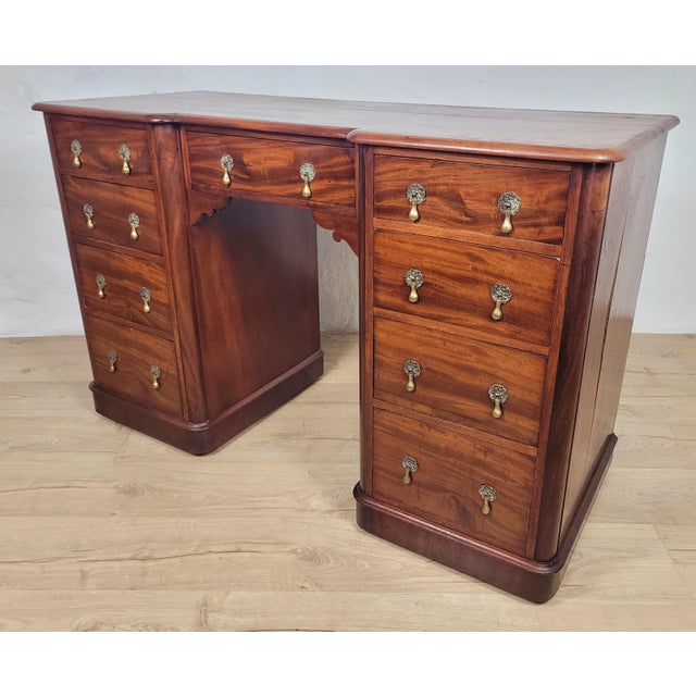 English Victorian Writing Desk in Mahogany, 1890 For Sale - Image 4 of 18