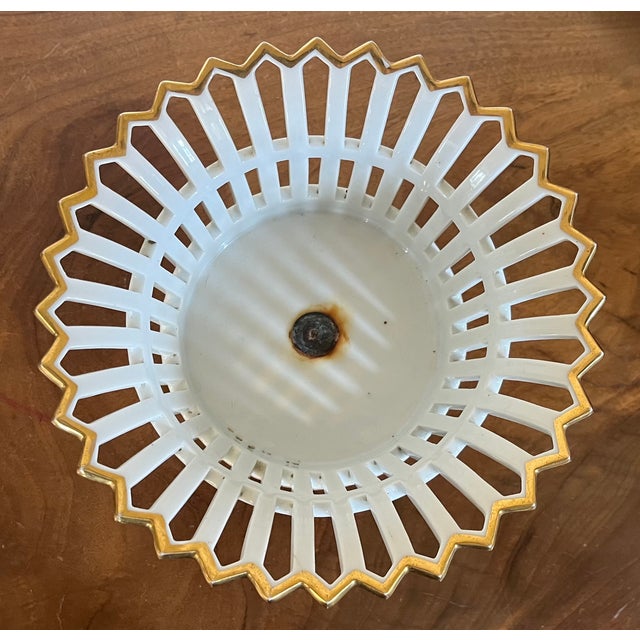 Early 19th Century Antique 19th Century Old Paris Porcelain Gilt Reticulated Pedestal Basket or Corbeille For Sale - Image 5 of 10