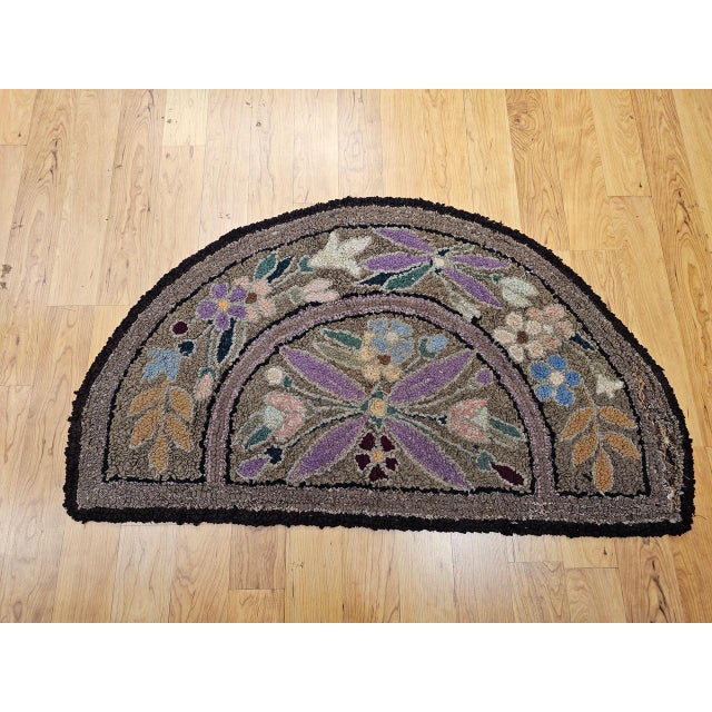 Stone Gray Vintage American Hand Hooked Rug, Handwoven Half Moon Floral Pattern, Folk Art Tapestry, 2x4 For Sale - Image 8 of 9