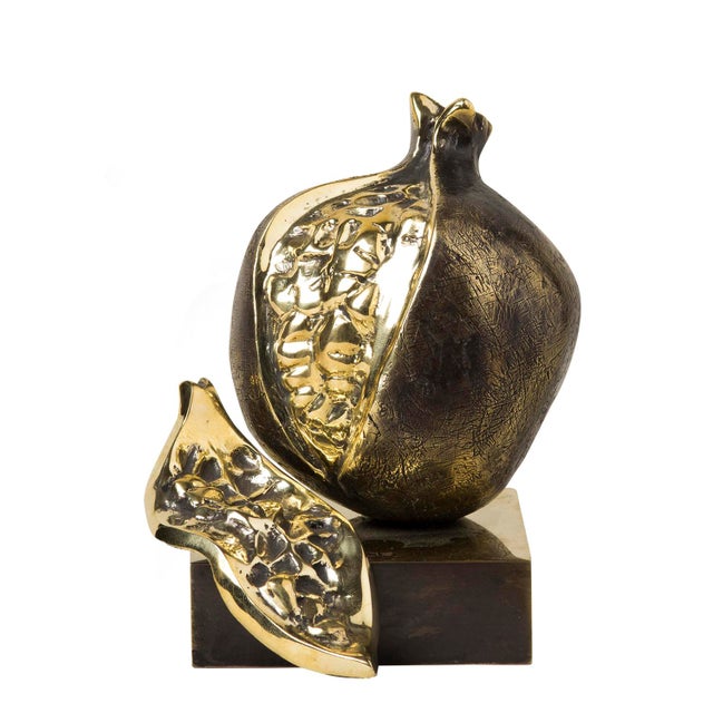 Pomegranates Traditionally Symbolize Fertility and Love. In Jewish tradition, pomegranates are a symbol of fertility and...