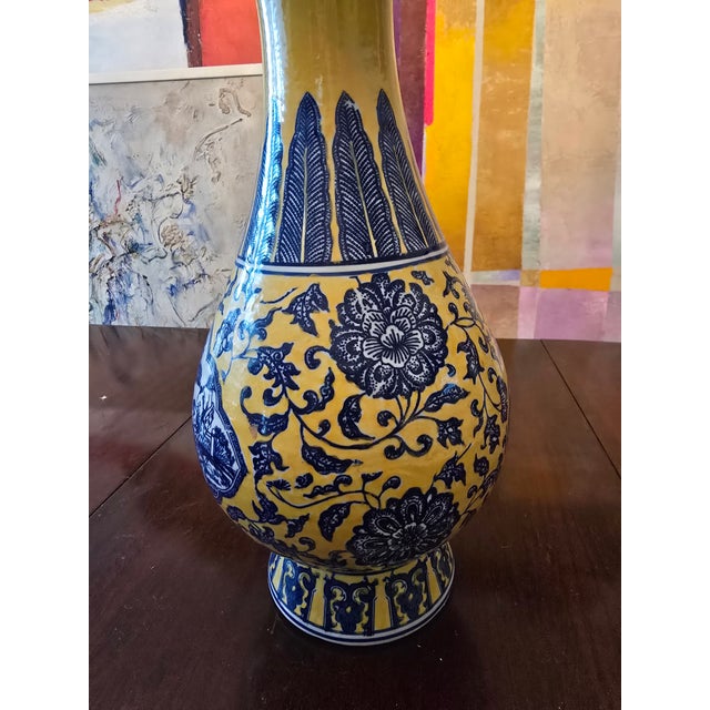 Vintage Chinese Porcelain Signed Vase Hollywood Glamour For Sale - Image 9 of 10