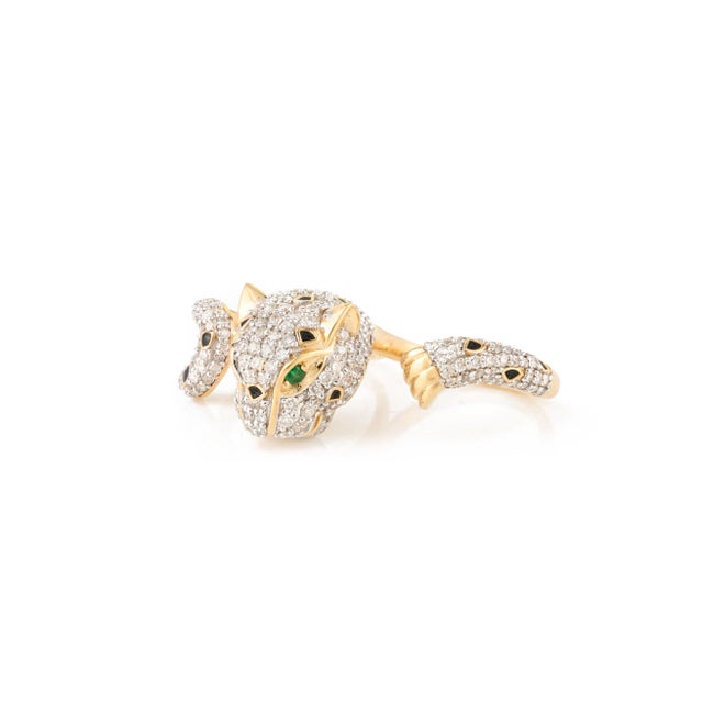 Contemporary 2.06ct Cluster Diamond & Emerald Panther Two Finger Ring in 18k Solid Gold For Sale In New York - Image 6 of 14
