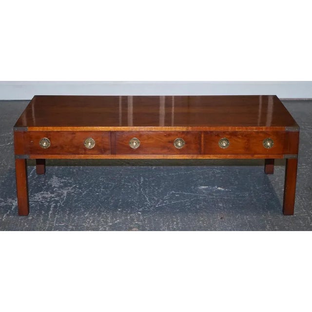 Military Campaign 3-Drawer Coffee Table in Burr Yew Wood, Elm and Brass, 1950s For Sale - Image 9 of 14
