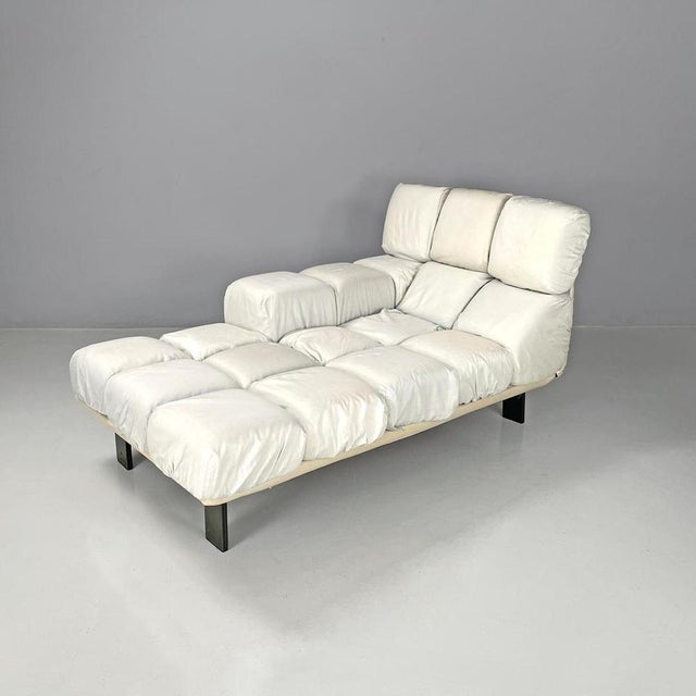 1990s Italian Postmodern Padded Blue and White Cubes Chaise Longue attributed to Arflex, 1990s For Sale - Image 5 of 18