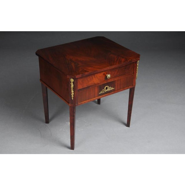 Biedermeier Bedside Table in Mahogany, 1830 For Sale - Image 4 of 17