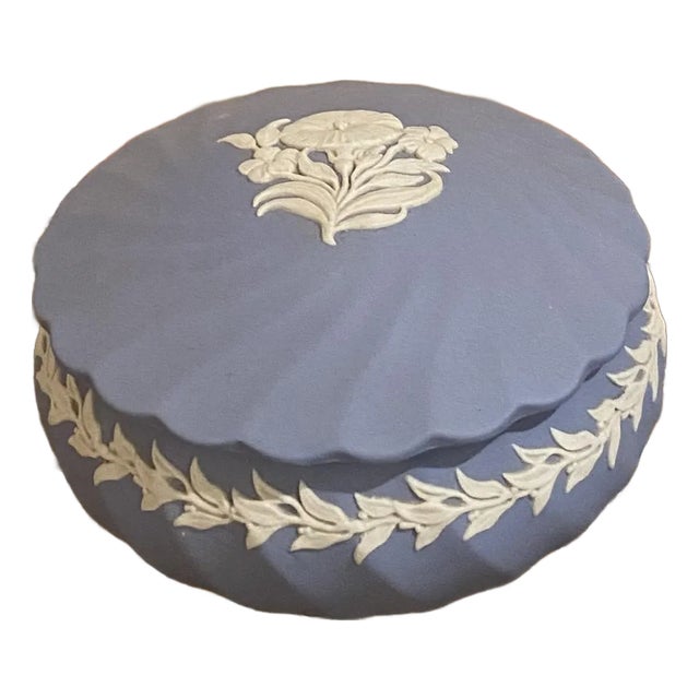 Vintage Blue & White Wedgwood Lidded Round Box For Sale