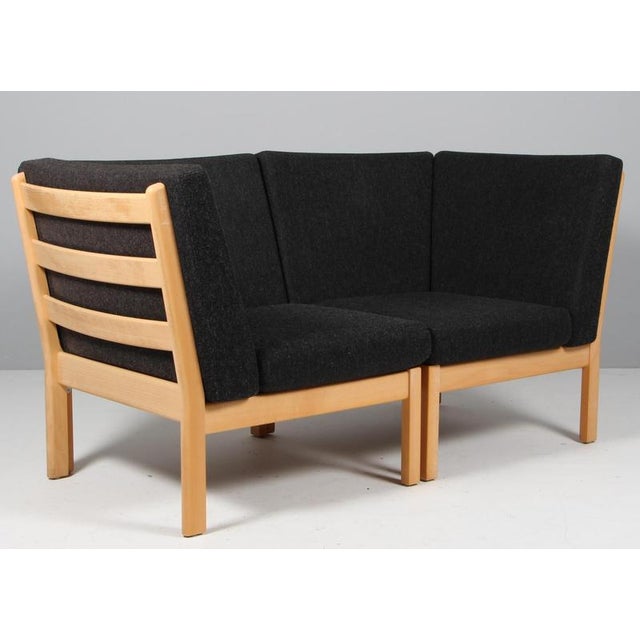 Hans J. Wegner modul sofa with frame of beech. Original upholstered with Hallingdal 180 wool from Kvadrat. Model GE280,...