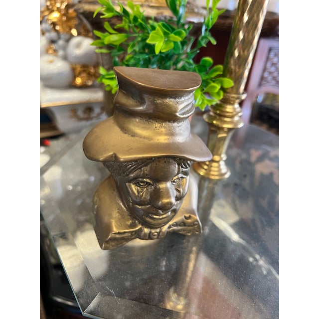 Vintage brass clown bookend. Only 1 available. Solid, heavy cast brass . Features a detailed clown bust wearing a top hat...
