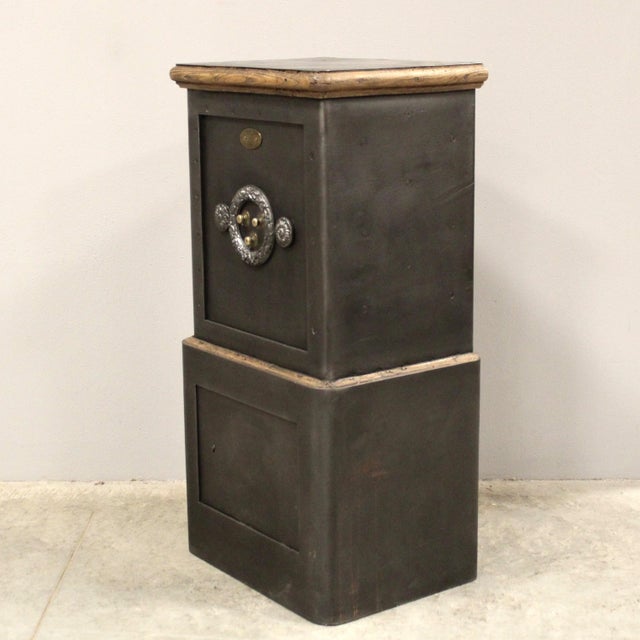 Industrial Safe in Iron and Wood For Sale - Image 3 of 15